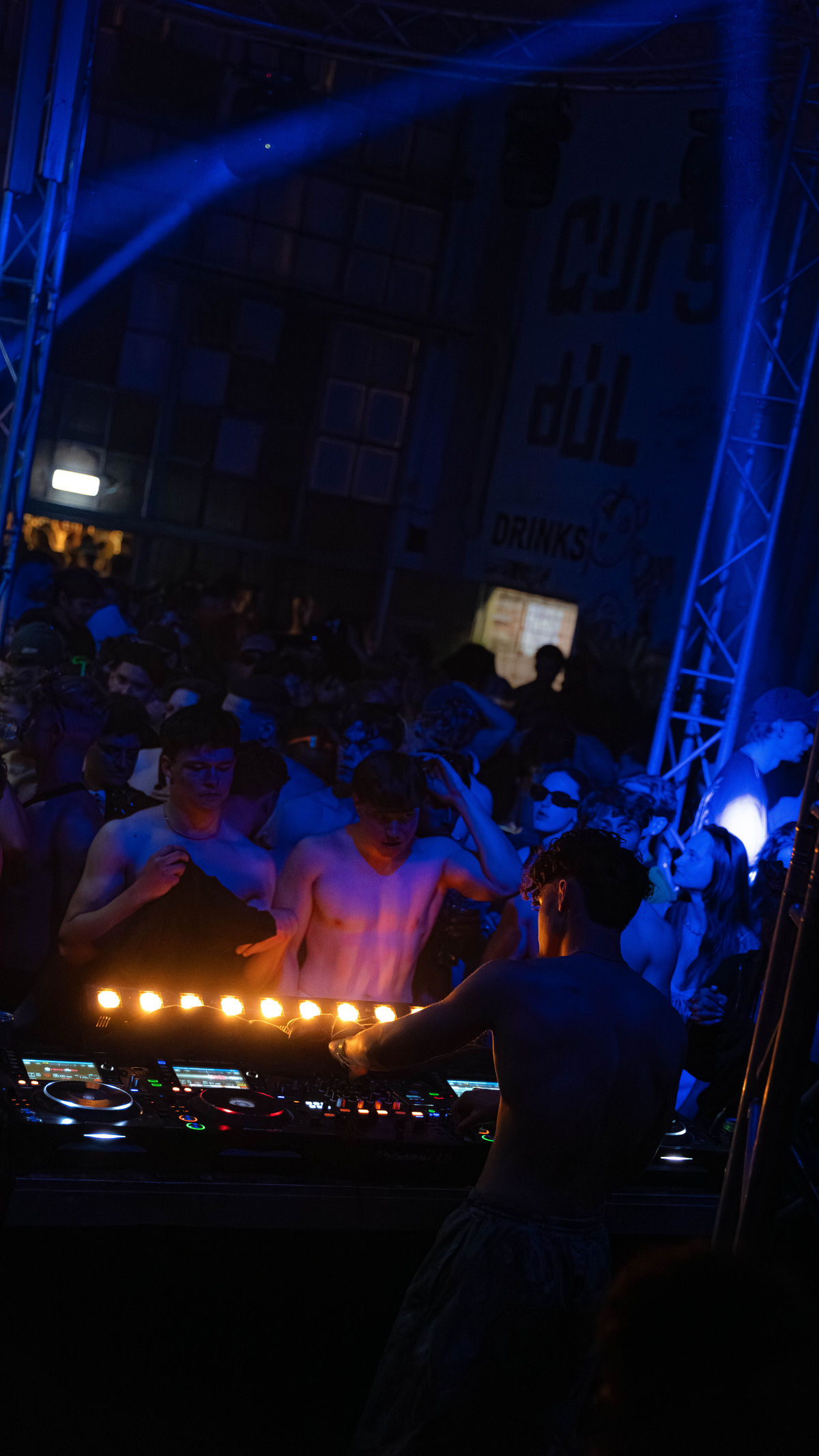 Loading... just a sec